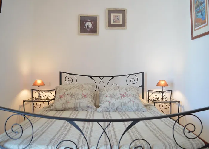 2 Pieces 2 Couchages Sur Bn000-09a Banyuls-sur-Mer